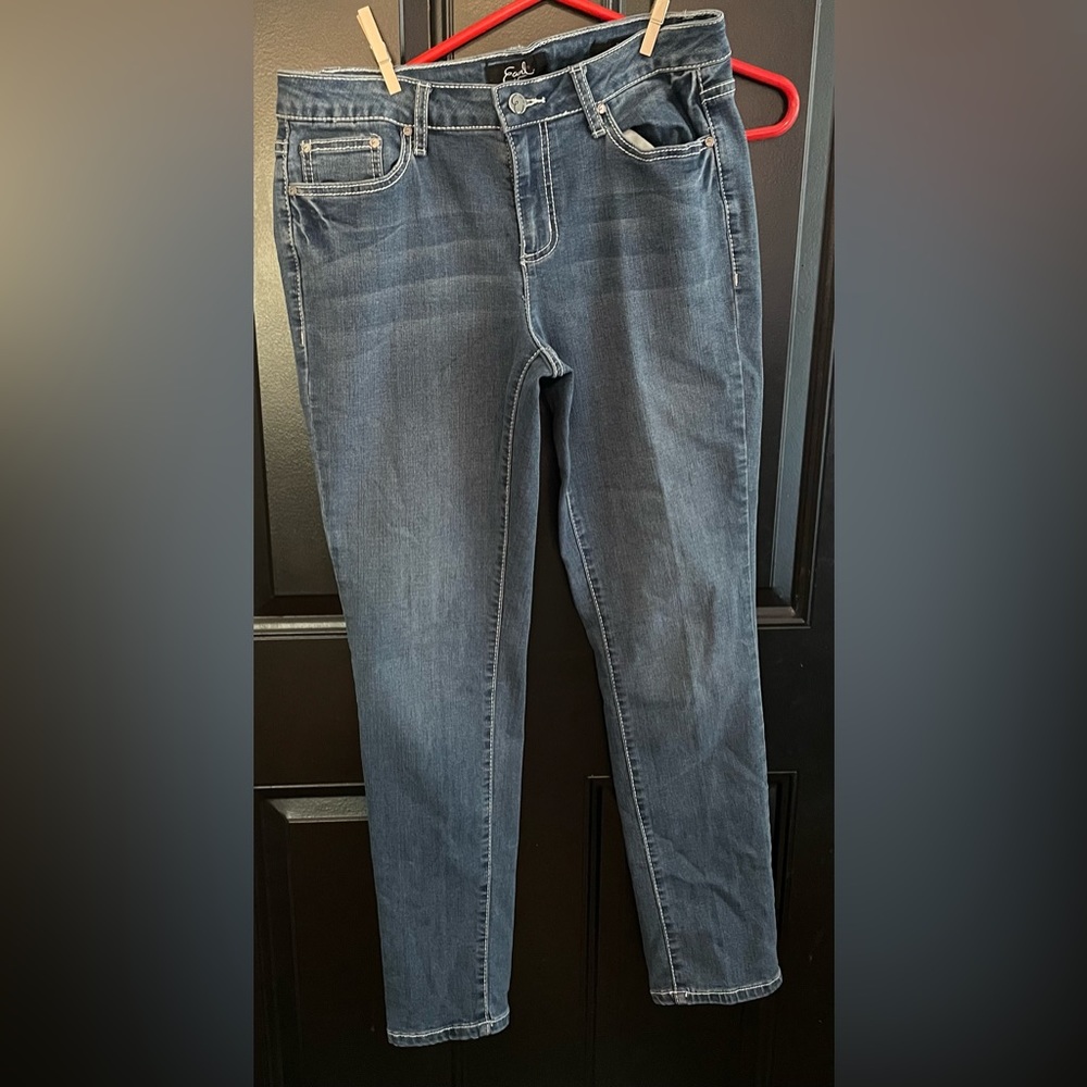 Women’s Earl skinny jeans size 10 pre-owned
